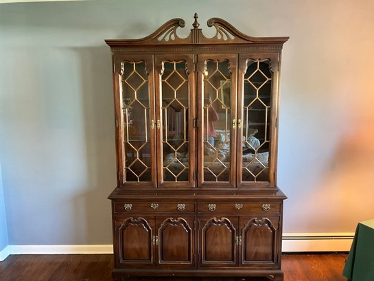 Thomasville Furniture Carlton Hall Traditional Style 56' Buffet W. Lighted Display China Cabinet