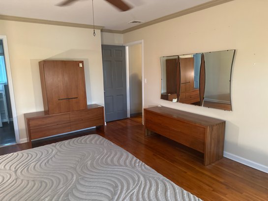 Beautiful Mid-century Modern Low Profile Bedroom Set Two Dressers, Two Nightstands, One Gorgeous Mirror