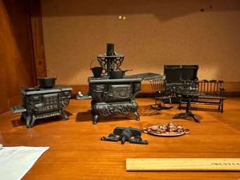 Dollhouse Lot Cast-iron Stoves And Accessories Wooden Hand Painted Dutch Furniture See Photos