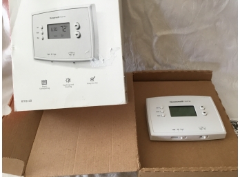 Honeywell Home RTH221B1039 RTH221B Programmable Thermostat, White Contemporary
