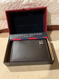 Tommy Hilfiger Trifold And Valet Wallet New
