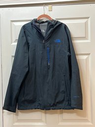 The North Face HyVent 2.5 L Windbreaker Folds Into Pocket Mens Size Large