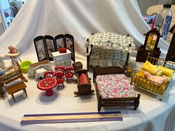 Lot Of Vintage Doll House Miniature Furniture Beds Dressers Babys Room See Photos