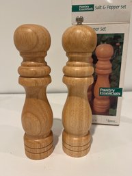 Vintage Lipper International Hand Crafted Beechwood Salt And Pepper Set New In Box