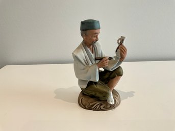 Vintage Dabs Japan Fine Quality Porcelain Figurine Old Japanese Man On One Knee Painting A Vase