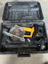 DeWALT DW936 18V Cordless Circular Trim Saw With Battery And Charger In Case Works Great