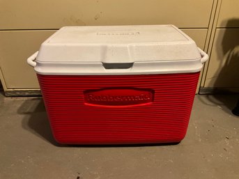 Rubbermaid 36 Liter Red Cooler