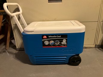 Igloo Blue Wheelie 53 Can Cooler 38 Quart 36 Liter