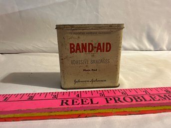 Vintage Band-Aid Tin 73 Assorted Adhesive Bandages Plain Pad Johnson & Johnson Empty Tin