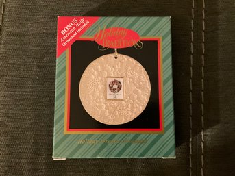 1998 Hallmark Keepsake, Holiday Wreath USPS Ornament Seasons Greetings Stamp Handcrafted, Christmas/Holiday