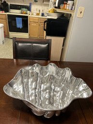 Beautiful Heavy Cast Aluminum Extra Large Clam Shell Great For Drinks, Ice, Snacks Or Just Decoration Made In