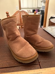 Ladies Ugg Boots Size 8W Classic Short Tan