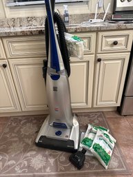 Kenmore HEPA Bagged Upright Vacuum Cleaner Plus Extra Bags Works Great Bag Cover Wont Stay Closed Taped