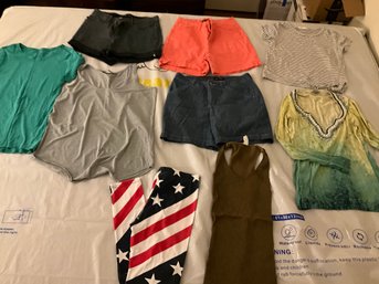 Lot Of Ladies Tops Leggings Shorts Size Small