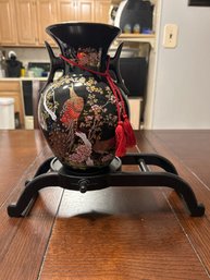 Beautiful Oriental Japanese Vase 9 Inches High 6 Inches Wide Excellent Condition