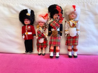 LOT OF VINTAGE Souvenir Dolls Scottish And British Royal Guards