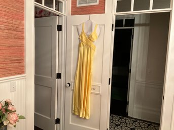 BCBG Max Azria Yellow Satin Formal Dress Size 2 Prom Banquet Wedding