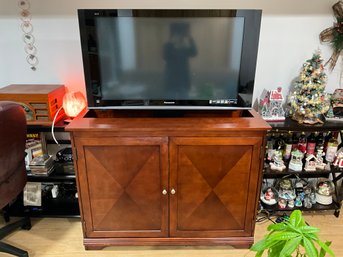 Ethan Allen Medallion Electric Elevate TV Lift Cabinet With TV Hideaway TV