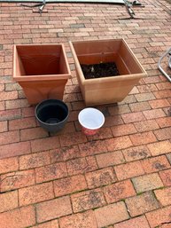 Lot Of 4 Plastic Planters Assorted Sizes
