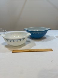 Set Of 2 Pyrex Blue And White Snowflake Garland Cinderella Mixing Nesting Bowls 444 443