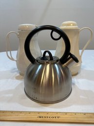 Lot Of 3 Teapot And 2 Carafes Thermos And Select Serv