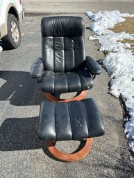 Ekhorns Mid Century Morden Danish Stress Relief Lounge Chair. Swivels And Reclines In Good Condition See Photo