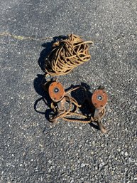 Vintage Block And Tackle  Pulley System With Rope Great Condition