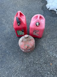 2 Plastic 5 Gallon Gas Cans And I Vintage 2 1/2 Gallon Metal Gas Can With Gas