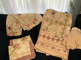 Pretty Romantic Floral JCPenney Home Full Sz Quilt With Two Shams Two Valances And Dust Ruffle