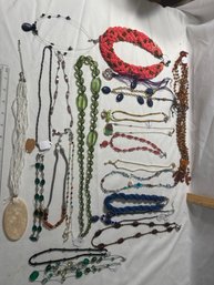 Estate Sale Jewelry Lot Ladies Fashion Beaded Necklaces See All Photos