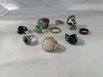 Estate Sale Jewelry Lot Ladies Vintage Fashion Rings See All Photos