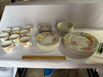 Vintage Hyde Park Johnson Bros Staffordshire English Fine China Flowers Dinnerware All Excellent