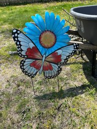 Outdoor Metal Butterfly And Flower Ornament Great For The Flower Bed