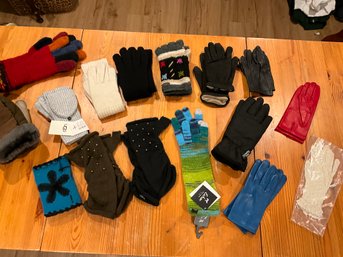 Great Lot Of Ladies Gloves, And Mittens,