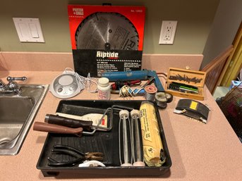 Small Lot Of Household Accessories