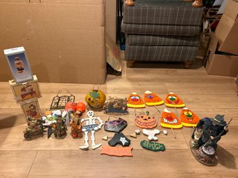 Halloween Lot Inside And Outside Ornaments In Great Condition