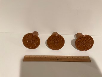Decorative Pretty Carved Wood Floral Screw In Wall Hangers