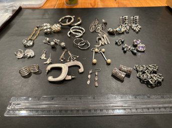 Estate Sale Jewelry Lot Of Ladies Vintage Fashion Silver Tone Earrings Post Clip On Screw On See All Photos