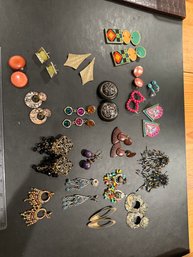 Estate Sale Jewelry Lot Of Ladies Vintage Fashion Earrings Post Clip On Screw On See All Photos