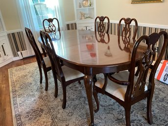 Thomasville Furniture Carlton Hall Collection Traditional Style 108' Oval Dining Table With 6 Chairs