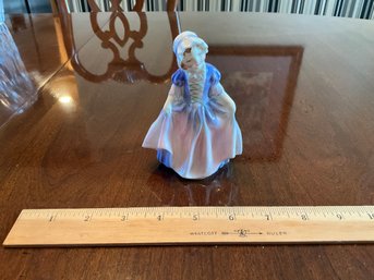 Royal Doulton Porcelain Figurine Dinky Do HN 1678