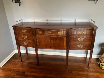 THOMASVILLE MAHOGANY FEDERAL STYLE SIDEBOARD WITH BRASS GALLERY