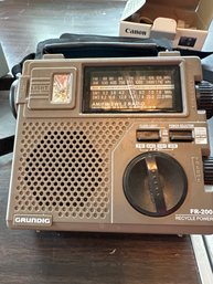 Vintage Portable Hand Generator GRUNDIG FR-200 Shortwave Emergency Radio & Light With Case