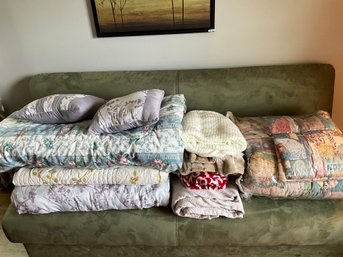 Lot Of Blankets Comforters, Throw Blankets Assorted Sizes