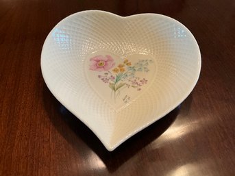 MIKASA GENTLE BREEZE FINE BONE CHINA  HEART BOWL FLOWERS