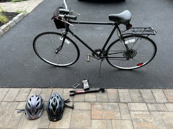 Mens Multi Gear Raleigh  Bike With Two Helmets Spare Tube And Bike Rack Holder. Tires Need Air 36 In To Seat