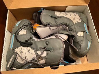 Burton Women's Emerald Snowboard Boots In Box Size 5.5