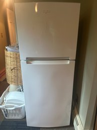 24-inch Wide Small Space Top-Freezer Refrigerator Works Great