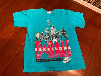 VINTAGE NIKE BASKETBALL DREAM TEAM BARCELONA TEE SHIRT 1987-1994 MEDIUM MADE USA