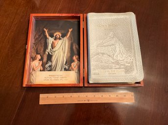 Vintage 1961 Holy Bible And Wood Box Light Of The World Edition